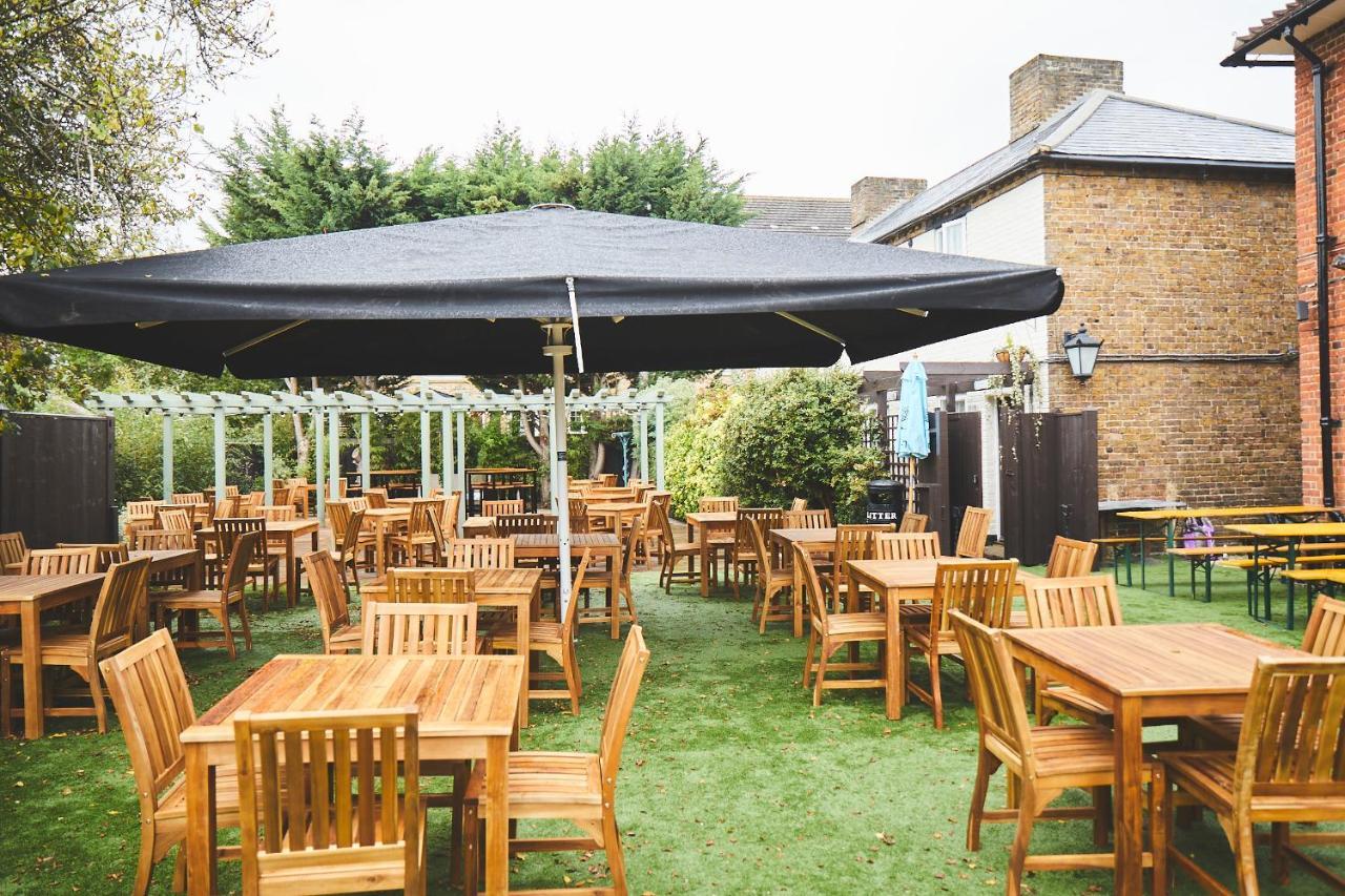 The Lord Grenfell Bed & Breakfast Maidenhead Exterior photo The garden at The Crown